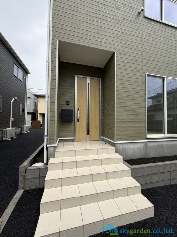 大磯町大磯第5　新築戸建　全2棟2号棟の玄関