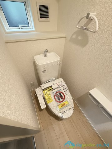大磯町大磯第5　新築戸建　全2棟2号棟のトイレ