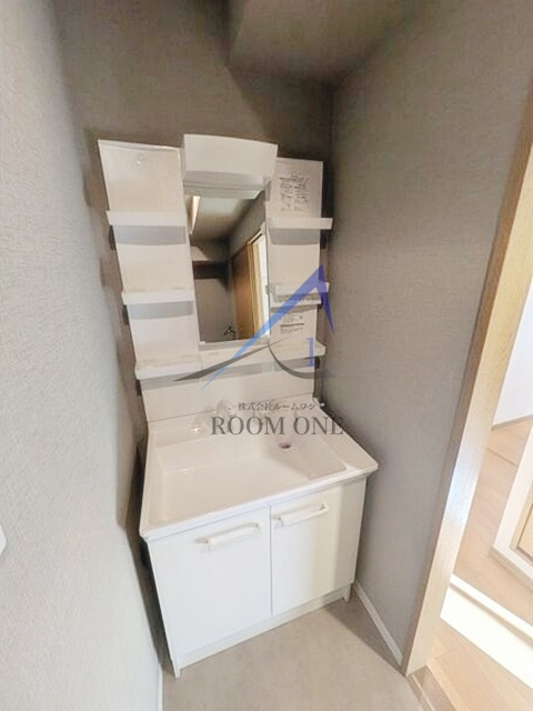 陽光大森マンションの洗面所|独立洗面台です。