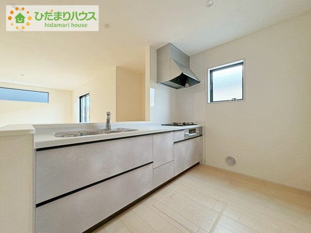 ひたちなか田彦10期　新築戸建　2号棟のキッチン|3口コンロでお料理する時間も短くなりそうですね(*‘∀‘)
