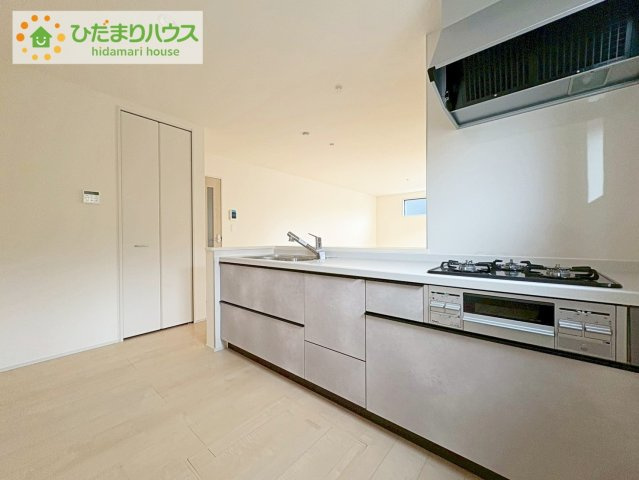 ひたちなか田彦10期　新築戸建　2号棟のキッチン|新婚さんにおすすめ！おしゃれなカウンターキッチンのあるLDKです(#^^#)
