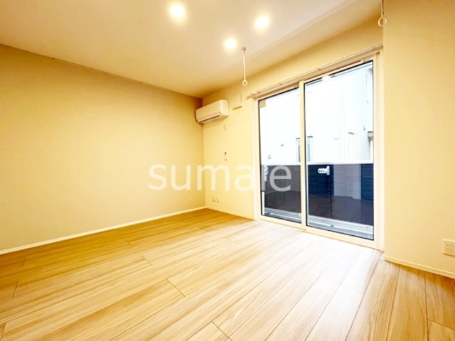 ドムスクラルス大宮桜木町の洋室|オシャレなダウンらライトです！