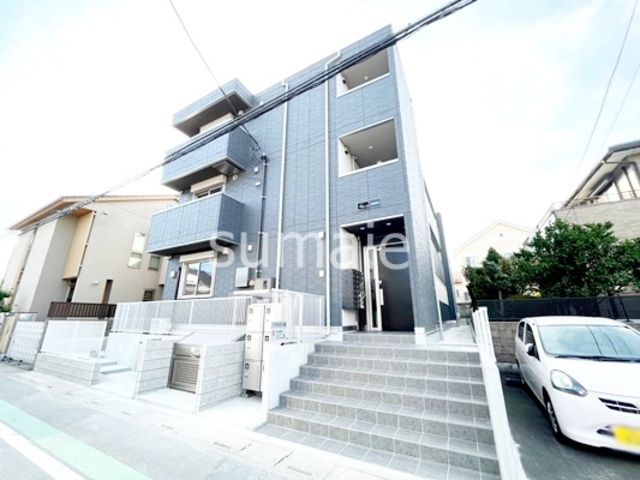 ドムスクラルス大宮桜木町の外観|３階建てのアパート！