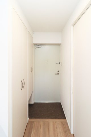 サヴォイブロンズガーデニア　4階の玄関|別号室です。現状優先になります。