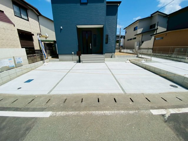 リーブルガーデン／東区榎町第六／１号棟の前面道路含む現地写真