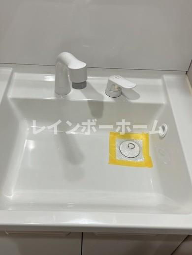 ピースフルパレス江戸川の独立洗面台