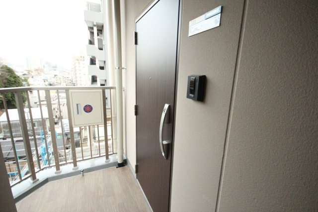 ディンプルキー使用の玄関です