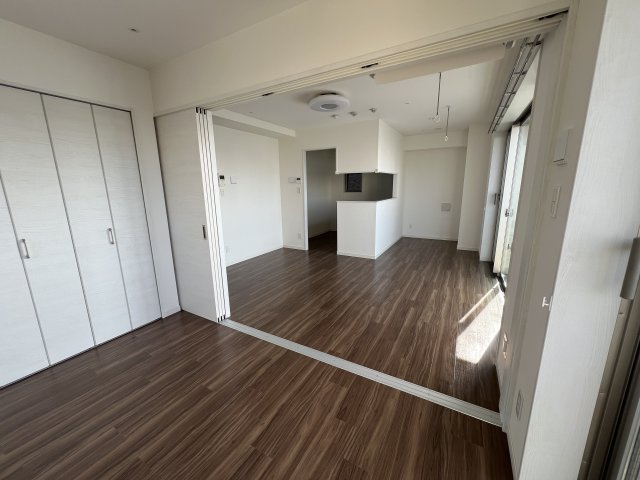 貫通扉を開けると広々と使えます