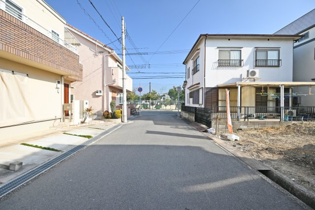 伊丹市瑞穂町3丁目│建築条件無し売土地の外観|前面道路は北側に約5.9ｍ幅で駐車の際も安心です。