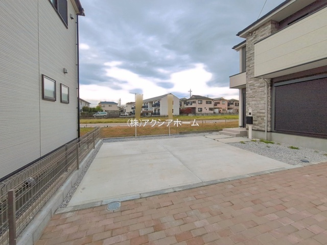 所沢市下安松・全2棟　新築一戸建　1号棟の駐車場|並列2台駐車可能