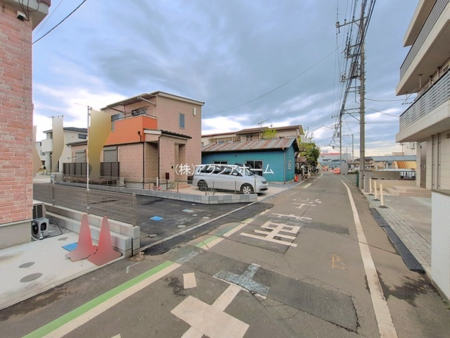所沢市下安松・全2棟　新築一戸建　1号棟の前面道路含む現地写真