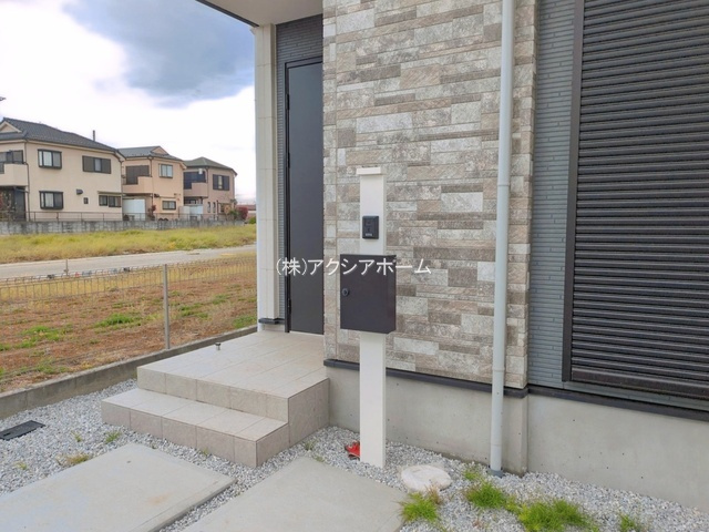 所沢市下安松・全2棟　新築一戸建　1号棟の玄関