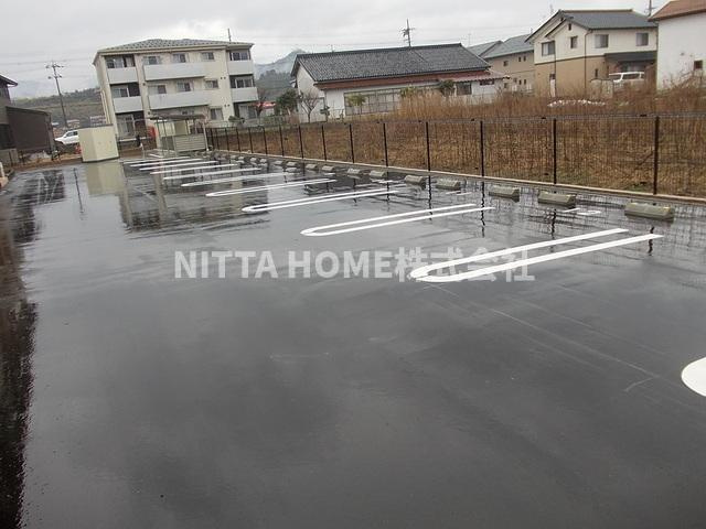 Ｙ’ｓアーバンＫの駐車場|敷地内に駐車場も完備！！