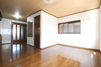 【居間・リビング】 | 若松町西３丁目貸家