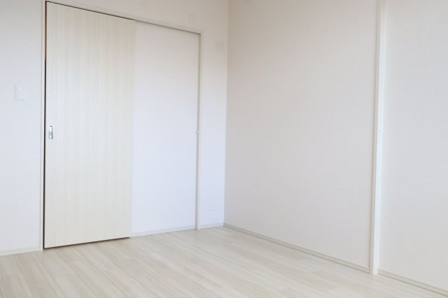 プレジオ東三国の洋室