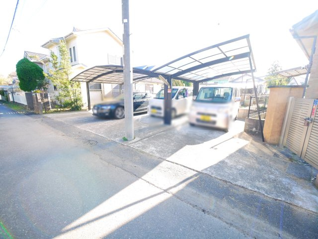 大網白里市細草　中古戸建の駐車場|敷地約375坪 平成18年12月築４LDK平屋オール電化+平成2年7月築４DK+倉庫 ドックラン可能