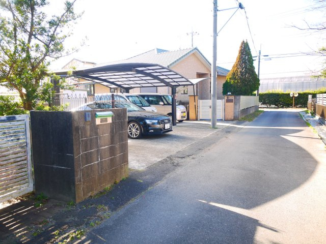 大網白里市細草　中古戸建の駐車場|敷地約375坪 平成18年12月築４LDK平屋オール電化+平成2年7月築４DK+倉庫 ドックラン可能
