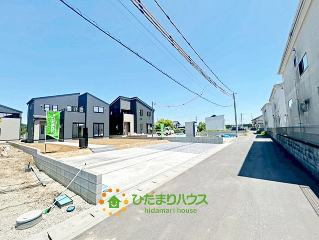 加須市多門寺　新築一戸建て　05　リーブルガーデンの前面道路含む現地写真
