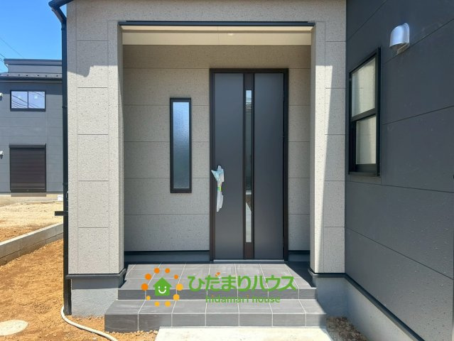 加須市多門寺　新築一戸建て　05　リーブルガーデンの玄関