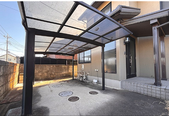 玉村町五料　中古1380の駐車場