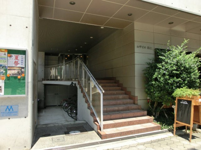 【外観】 | ホワイエ阪南 | 1階はテナントになっています☆