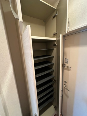 【展望】 | ポートエレン | ※参考写真※玄関から室内への景観です！右手にバスルームと洗面所、正面に洋室6帖のお部屋があります☆