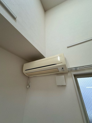 【設備】 | ポートエレン | ※参考写真※洗面所内、洗髪洗面化粧台横にある室内洗濯機置き場です♪室内に置けるので洗濯機が傷みにくい☆