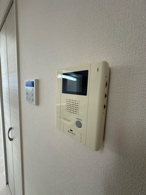 【エントランス】 | ポートエレン | 共用エントランスは不審者の侵入を未然に防ぐオートロック付き！防犯対策充実しています◎