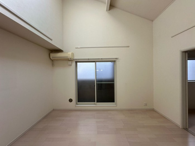 【居間・リビング】 | ポートエレン | ※参考写真※南東向きリビングダイニングキッチン12.7帖☆バルコニーに繋がるお部屋です♪エアコン付きで1年中快適に過ごせますね☆