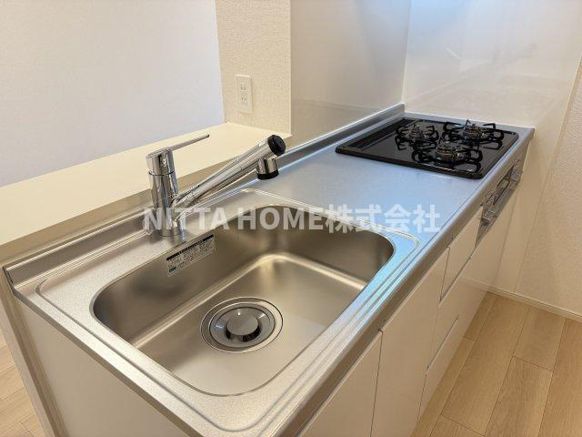 マーベラスコウベのキッチン|3口コンロ付きで料理もはかどります！