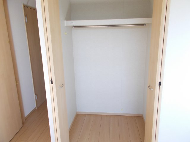 ハートフルタウン 前橋市広瀬町3丁目1番　Ａ号棟の収納|2階洋室1収納です