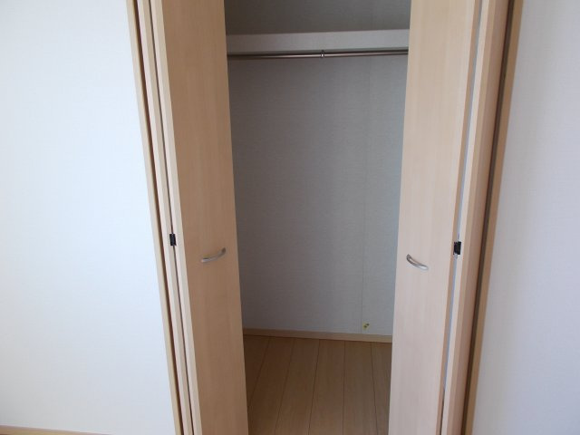 ハートフルタウン 前橋市広瀬町3丁目1番　Ａ号棟の収納|2階洋室2収納です