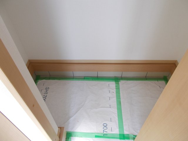 ハートフルタウン 前橋市広瀬町3丁目1番　Ａ号棟の玄関|玄関前も広々しています。タイル敷なのでお掃除も楽々です。