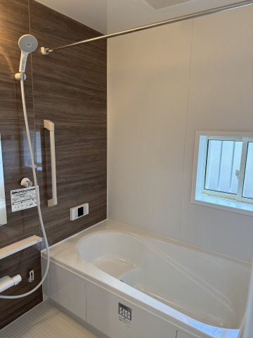 ハートフルタウン 前橋市広瀬町3丁目1番　Ａ号棟の浴室|１坪タイプのフルオートバスです！
足を延ばして入れる広さなので一日の疲れも癒されますよ♪
室内物干しや浴室乾燥機もあるのでお天気の悪い日にはランドリースペースとしてもご利用できます！
