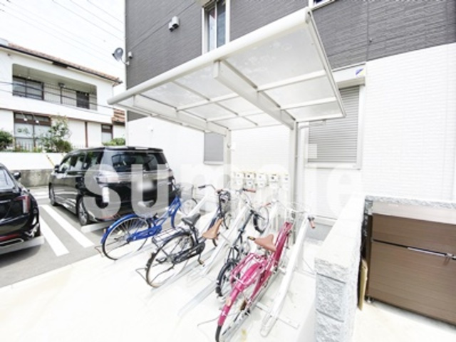 アバンス大宮のその他共用部分|屋根付き駐輪場です。