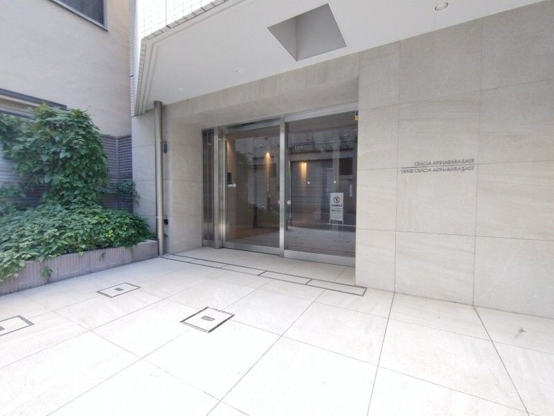 ヴァースクレイシア秋葉原EASTのエントランス