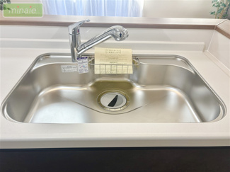 【キッチン】 | 小学校5分　中学校10分　保育園3分　三山3　A号棟 | 現地（2026.01.09撮影）