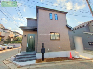 【外観】 | 小学校5分　中学校10分　保育園3分　三山3　A号棟 | 販売現地
スタイリッシュな佇まいが魅力です。