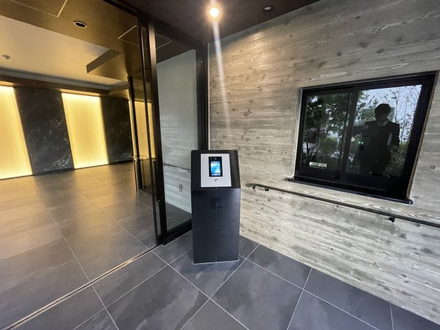 ランドアーク長丘のその他共用部分|おしゃれなエントランスです☆毎日おうちに帰るのが楽しみになりますね♪