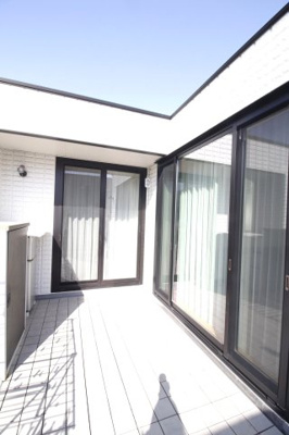 【バルコニー】 | 幸田町大字六栗戸建 | 広々したワイドバルコニー！日当たり良好！LDKからつながる間取りでより広く快適に過ごせそうです！！