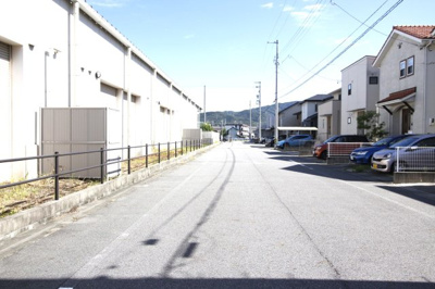 【周辺】 | 幸田町大字六栗戸建 | 北側の前面道路！車の通りも多くないので駐車も安心してできそうです！