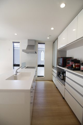 【キッチン】 | 幸田町大字六栗戸建 | 大容量の収納付の広々したリビング！明るい日差しが差し込みます！！