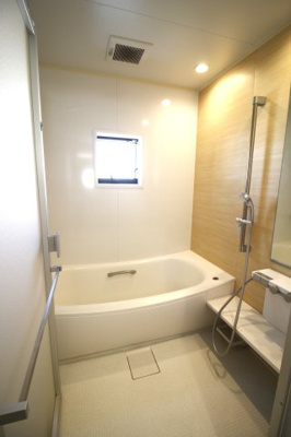 【浴室】 | 幸田町大字六栗戸建 | 広々した浴室で、日々の疲れが癒されるようなゆったりとした時間を過ごせそうです！