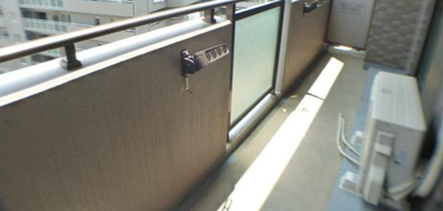 【バルコニー】 | クイーンズコート阿波座 | お洗濯にも便利なバルコニー付き