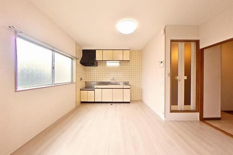 恒心ハイツの居間・リビング