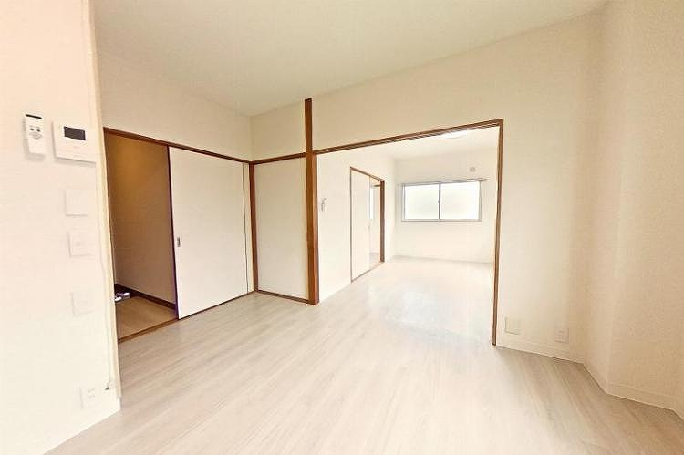 恒心ハイツの居間・リビング