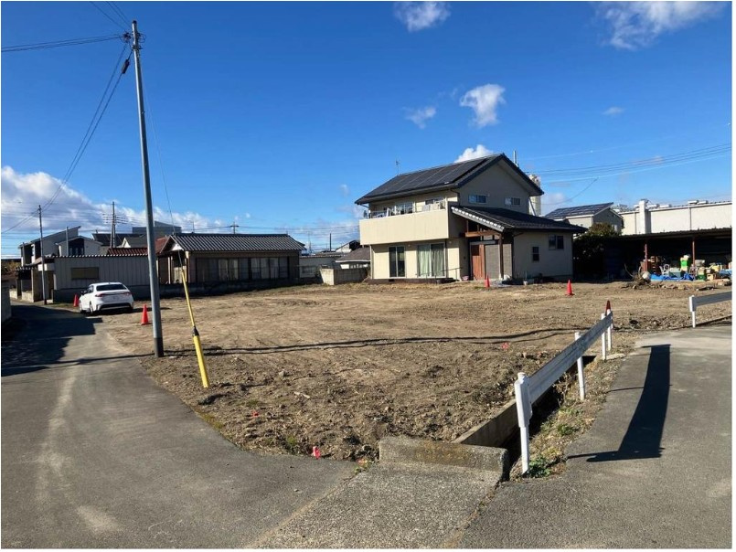 玉村町藤川（全3棟）2号棟の前面道路含む現地写真