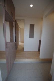 【玄関】 | 【仲介手数料無料！！】稲城市東長沼　新築戸建て（全1棟）1号棟　6880万円