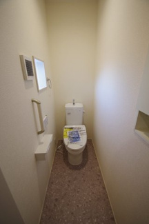 【トイレ】 | 【仲介手数料無料！！】稲城市東長沼　新築戸建て（全1棟）1号棟　6880万円 | 1階トイレ