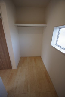 【収納】 | 【仲介手数料無料！！】稲城市東長沼　新築戸建て（全1棟）1号棟　6880万円 | ウォークインクローゼット